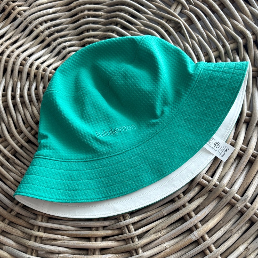 Lululemon Green and White Reversible Bucket Hat